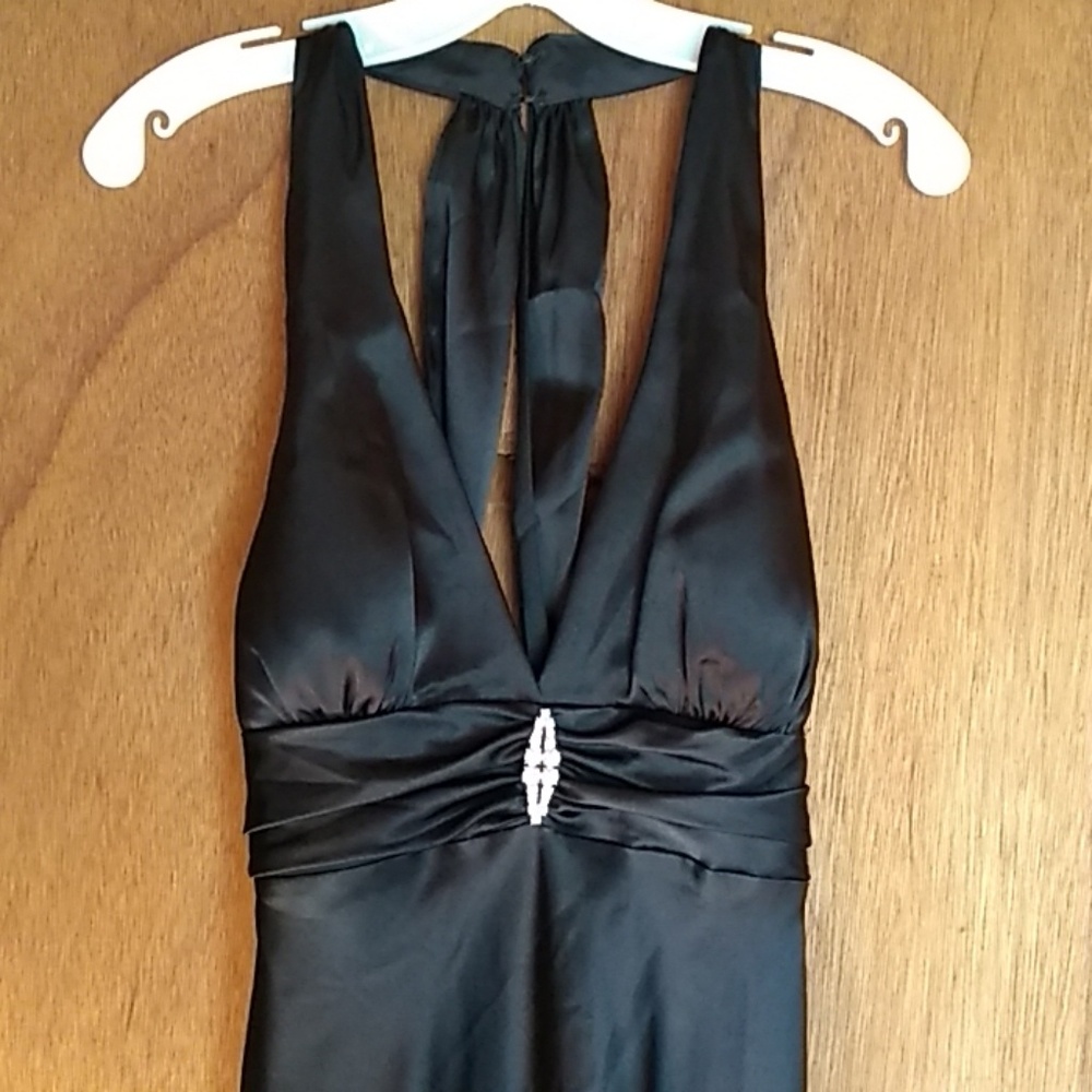 NWOT David' Bridal black floor length V-neck dress